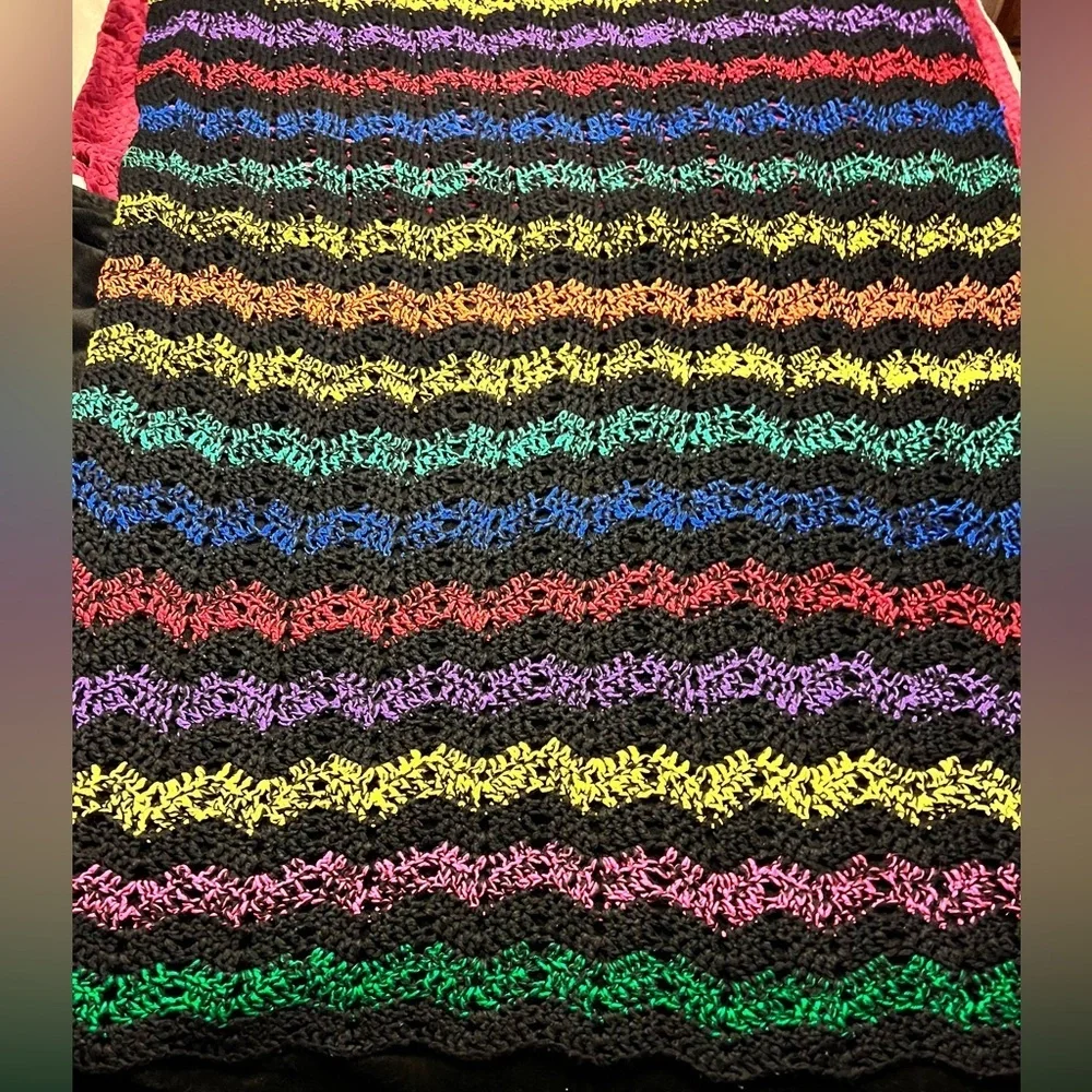 Vtg 70s Hippy HANDMADE crocheted afghan throw Approx 73x48” black rainbow Zigzag